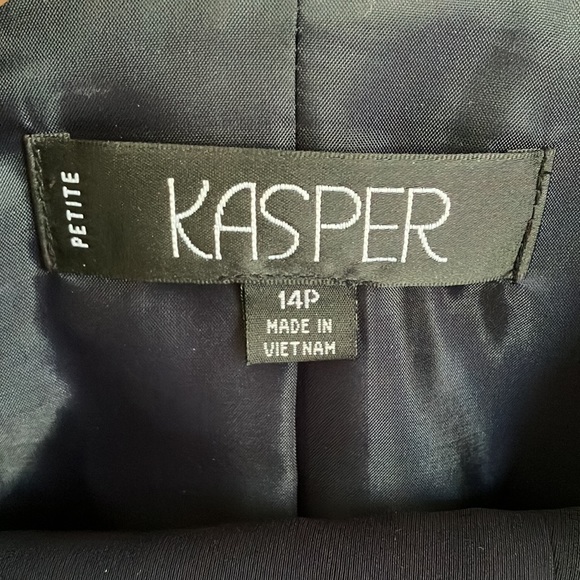 Kasper Fully Lined Navy Blue Suit.   Great for chic look at work. - Picture 2 of 6